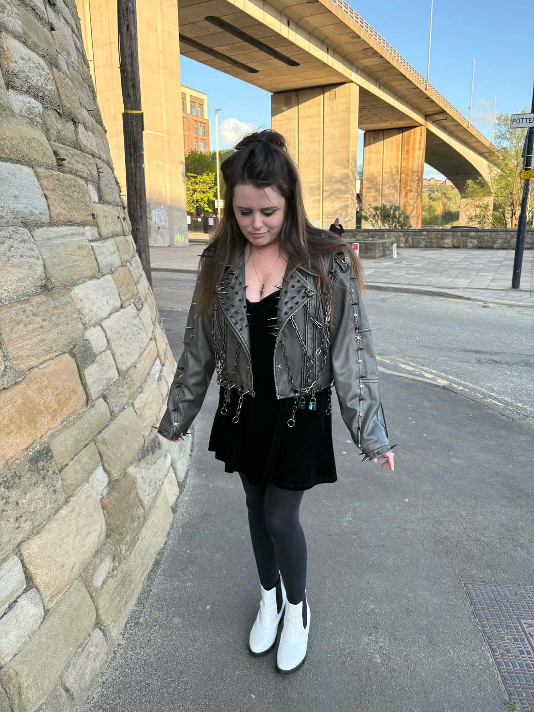 Jacke aus Kunstleder mit Spikes