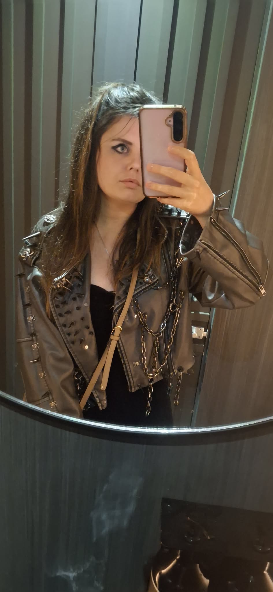 Jacke aus Kunstleder mit Spikes