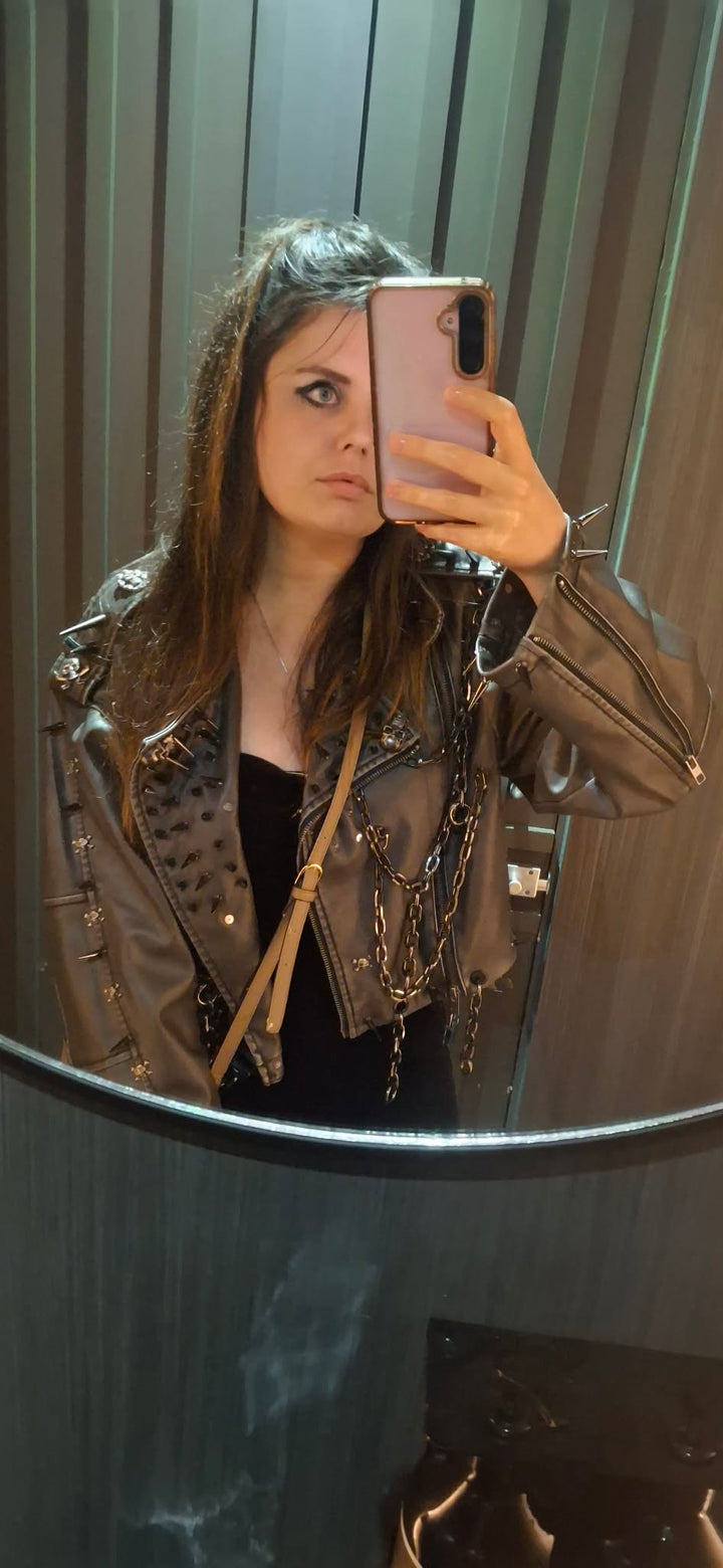 Jacke aus Kunstleder mit Spikes