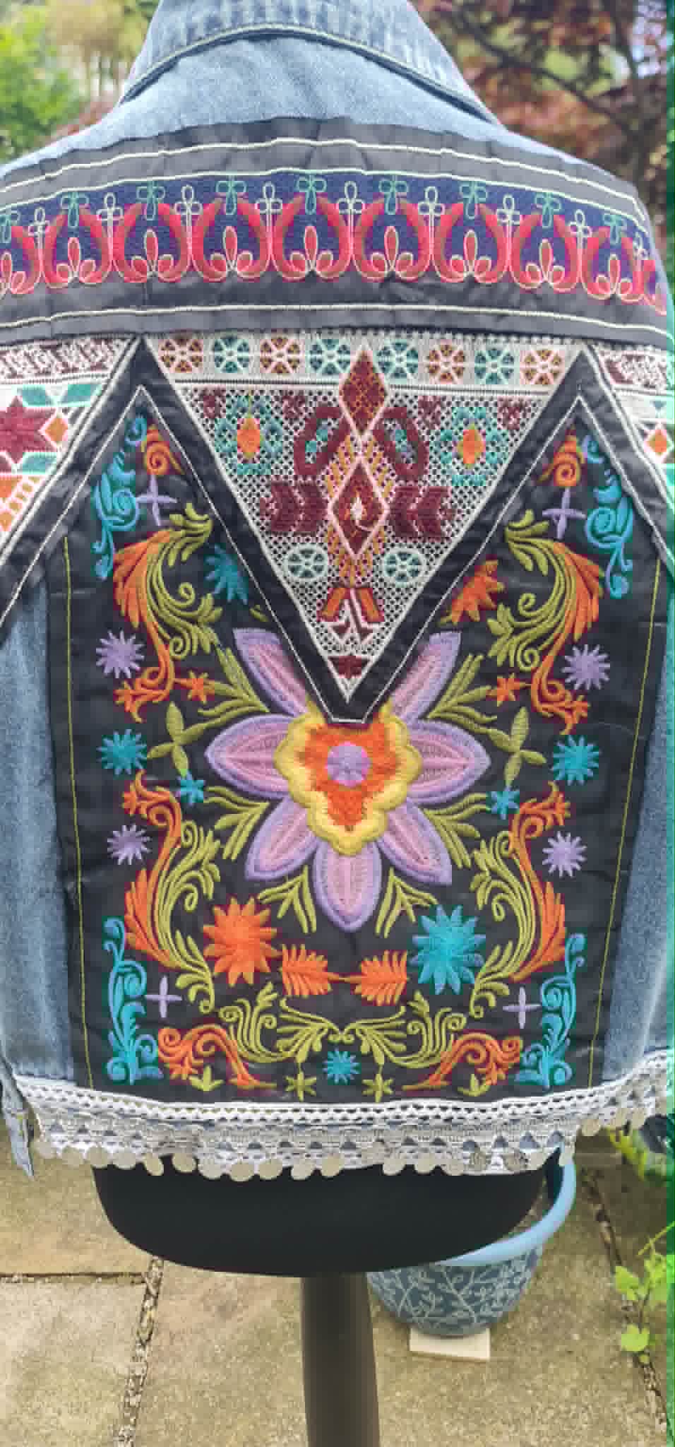Veste en jean bleu clair oversize brodée